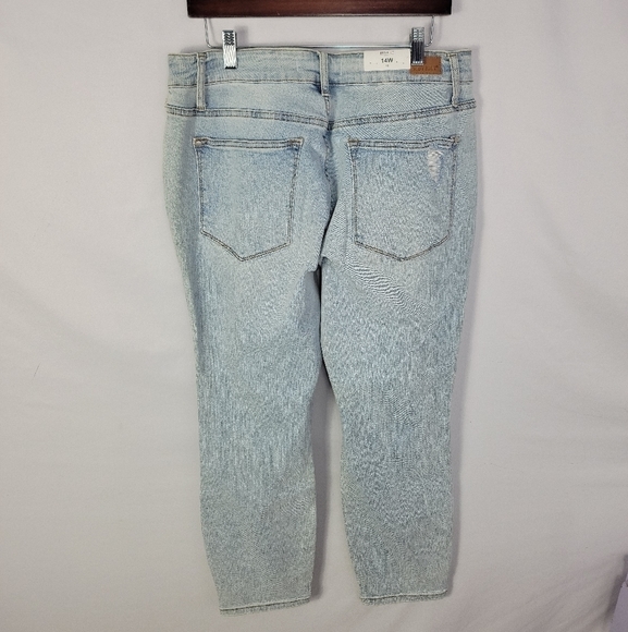 Women's Distressed Boyfriend fit Judy Blue jeans - Picture 2 of 6